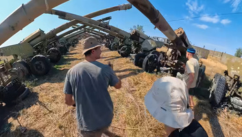 Youtuberek jutottak be a batajnicai katonai repülőtérre: A védelmi minisztérium szerint nem veszélyeztették a hadsereg műveleti képességét - illusztráció