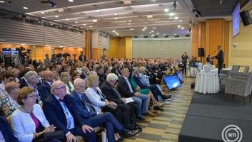 Mihalj Varga: Umesto brzog, potrebno je uspešno uvođenje evra - illusztráció