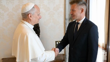 Papa Lav XIV primio premijera Petera Mađara u privatnu audijenciju - illusztráció