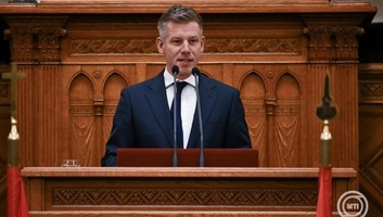 Peter Mađar: Tisina vlada biće sluga nacije, a ne premijera - illusztráció