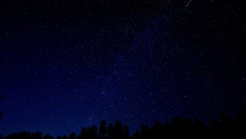 Ma éjjel záporoznak a hullócsillagok: Tetőzik a Geminidák meteorraj - illusztráció