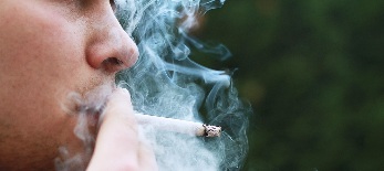 A szerbiai lakosság egyharmada dohányzik – mennyibe kerül ez pénzben és egészségben? - illusztráció
