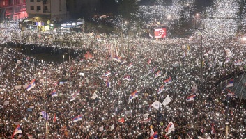 Súlyos vádak az SNS ellen, viták a választói névjegyzék körül - illusztráció