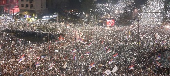 Súlyos vádak az SNS ellen, viták a választói névjegyzék körül - illusztráció