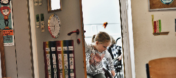 Szülők két fronton: Mit hoz a gondozó szülőkről szóló új törvénytervezet? - illusztráció