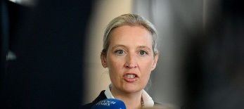 Továbbra is hangos a világ a magyar választási eredménytől - illusztráció