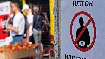 A radikálisok is nagygyűlésre mozgósítanak Újvidéken pénteken, a polgári gyűlések „üzentek a maffiának” - illusztráció