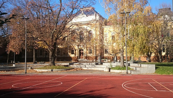 A szülők feljelentették az újvidéki Zmaj Gimnázium igazgatóját a diákokkal szembeni fegyelmi eljárások miatt - illusztráció