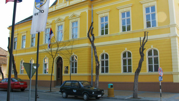 Bács: Befolyással való üzérkedés gyanújával vették őrizetbe a korábbi községi elnököt - illusztráció