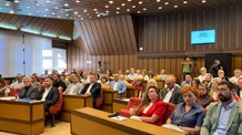 Egyperces csenddel emlékezett Ratko Mladićra az újvidéki képviselő-testület - illusztráció