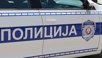 Fejszével rongálták meg az SNS standjait Kúlán, ketten megsérültek - illusztráció
