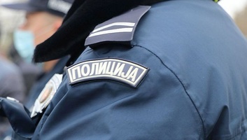 Hamis személyazonosságot szerezhettek körözött bűnözőknek, rendőr is van az őrizetbe vettek között - illusztráció