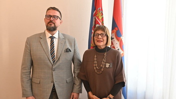 Juhász Bálint Maja Gojkovićtyal egyeztetett - illusztráció