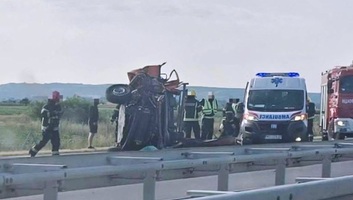 Közlekedési baleset Újvidék közelében: Négy férfi sérült meg - illusztráció