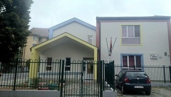 Levált a mennyezet egy része egy verseci óvodában, ketten megsérültek - illusztráció