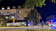 Letért az útról és épületnek csapódott egy autóbusz Zomborban - illusztráció