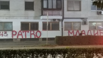 Mladićot éltető graffitik miatt tiltakozik a VMDK - illusztráció
