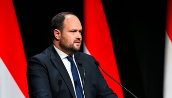 Nacsa Lőrinc felköszöntötte a 32 éves VMSZ-t - illusztráció