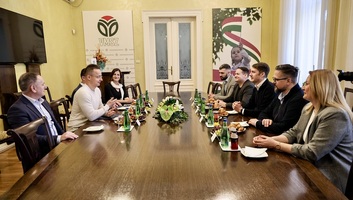 Szijjártó Péter: A kormány készen áll a második vajdasági terület- és gazdaságfejlesztési stratégia végrehajtására - illusztráció