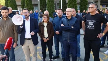 Tiltakozás az újvidéki rendőrség előtt a pénteki incidens miatt - illusztráció