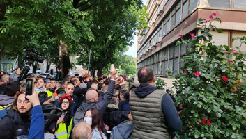 Újabb incidensek az újvidéki bíróság előtt, a rendőrség paprikasprét vetett be - illusztráció