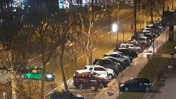 Újvidék: Leszaladt az útról egy autó, több parkoló jármű megrongálódott - illusztráció