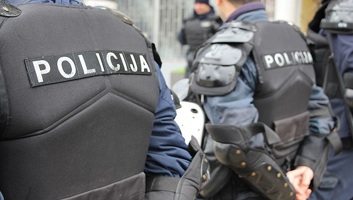 Újvidék: Fegyelmi eljárás indult két rendőr ellen - illusztráció