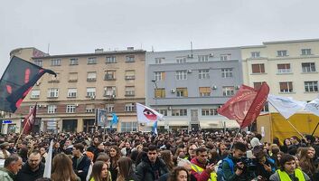 Újvidéki diákok és tanárok szolidaritási sétája – támogatás az éhségsztrájkolókért - illusztráció