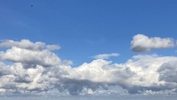 Változóan felhős, hűvös idő várható - illusztráció