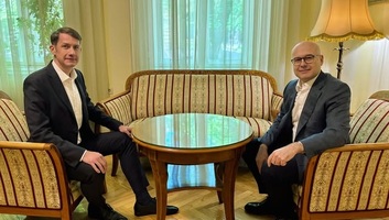 Vučević és Pásztor az SNS és a VMSZ együttműködésének folytatásáról tárgyalt - illusztráció